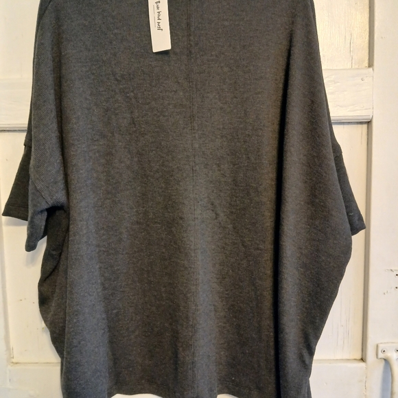 Three Bird Nest Tash V Neck Ribbed Gray Shirt Large Nwt - Picture 9 of 12